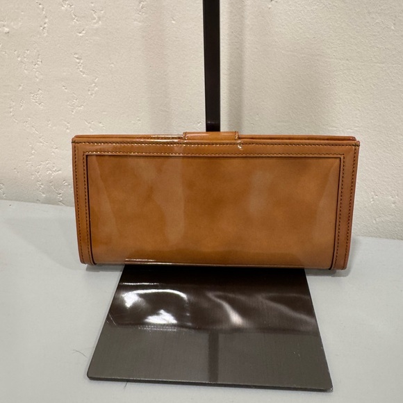 Salvatore Ferragamo Tan patent leather wallet - Picture 2 of 7